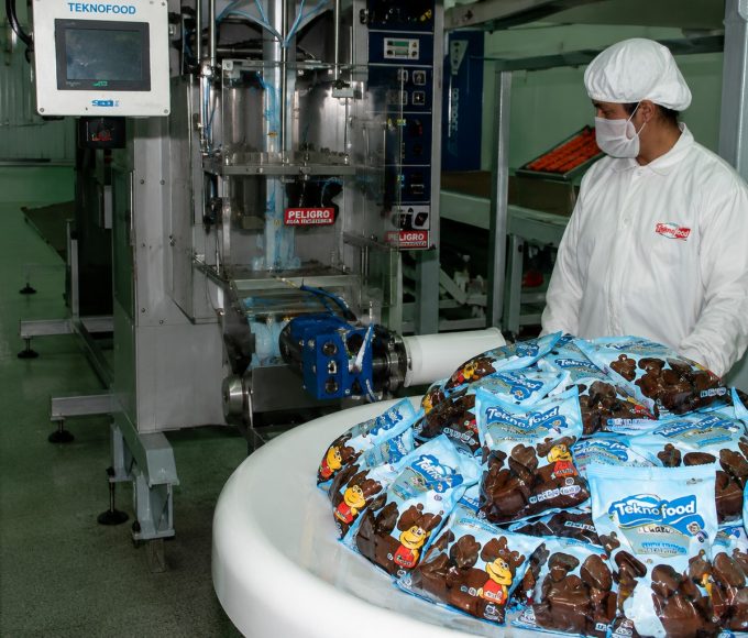 Comedores escolares: denuncian que Teknofood pasó de $42.000 M a $101.000 M