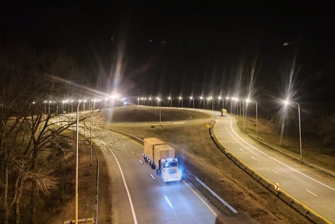 Autovía 14: iluminación y señalamiento en Ruta 135 y dos rotondas