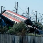 Dos trenes de alta velocidad chocaron en Toledo: al menos 64 muertos
