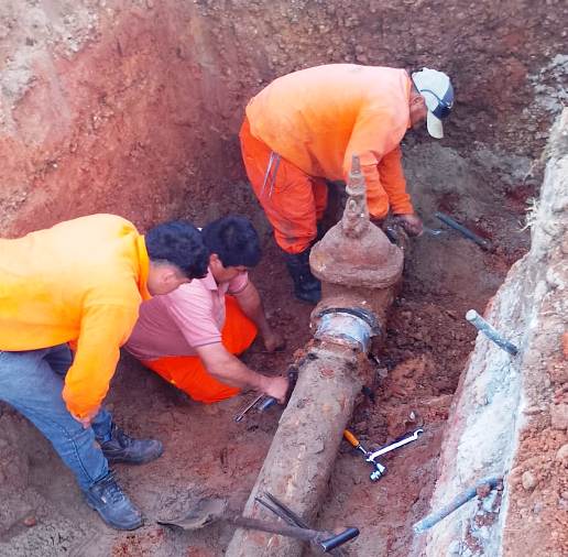 Cortan el agua: Obras Sanitarias avanza con el recambio de cañerías