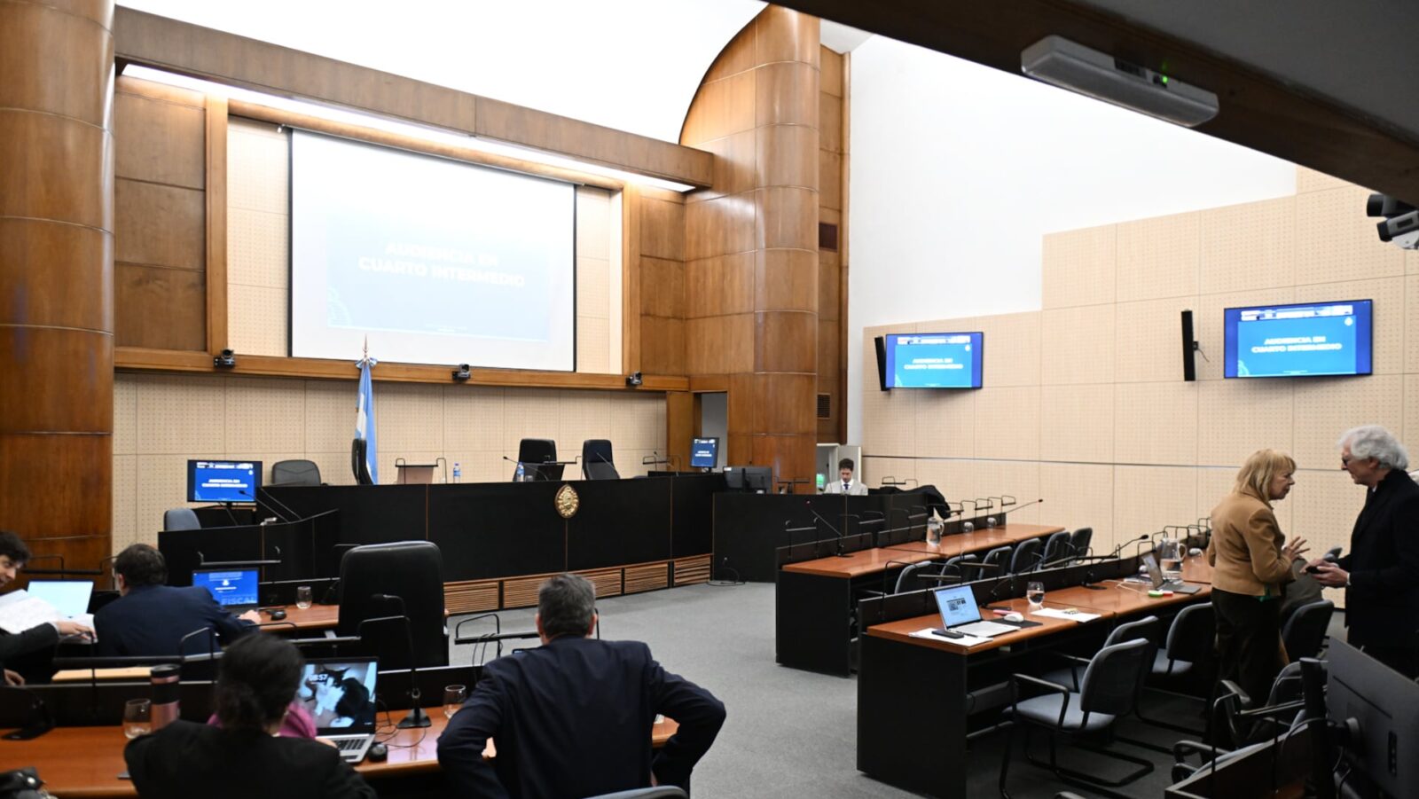 El juicio de los Cuadernos sigue con testigos y una disputa por pagos