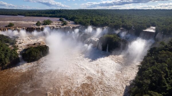 Crecida del Iguazú: vuelven a cerrar circuitos en Misiones