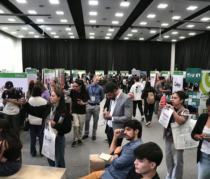 Más de 5.000 personas buscaron trabajo en la Expo del Empleo de Paraná