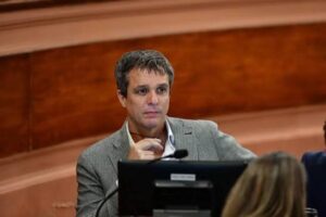 El ex intendente de Concordia, Cresto, levantó la mano para la gobernación
