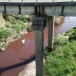 Aguas rojizas en el arroyo Espinillo: vuelve la alarma por la cuenca Las Conchas