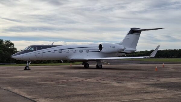 El avión retenido en Puerto Iguazú: ¿Bolsonaro iba a volar a EE.UU.?