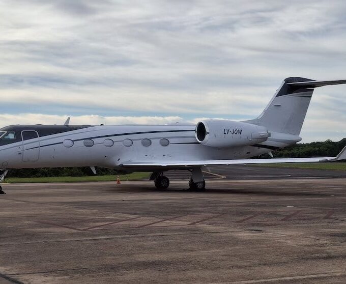 El avión retenido en Puerto Iguazú: ¿Bolsonaro iba a volar a EE.UU.?