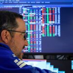 Bonos al alza y riesgo país a la baja: el Merval reviró a pérdida