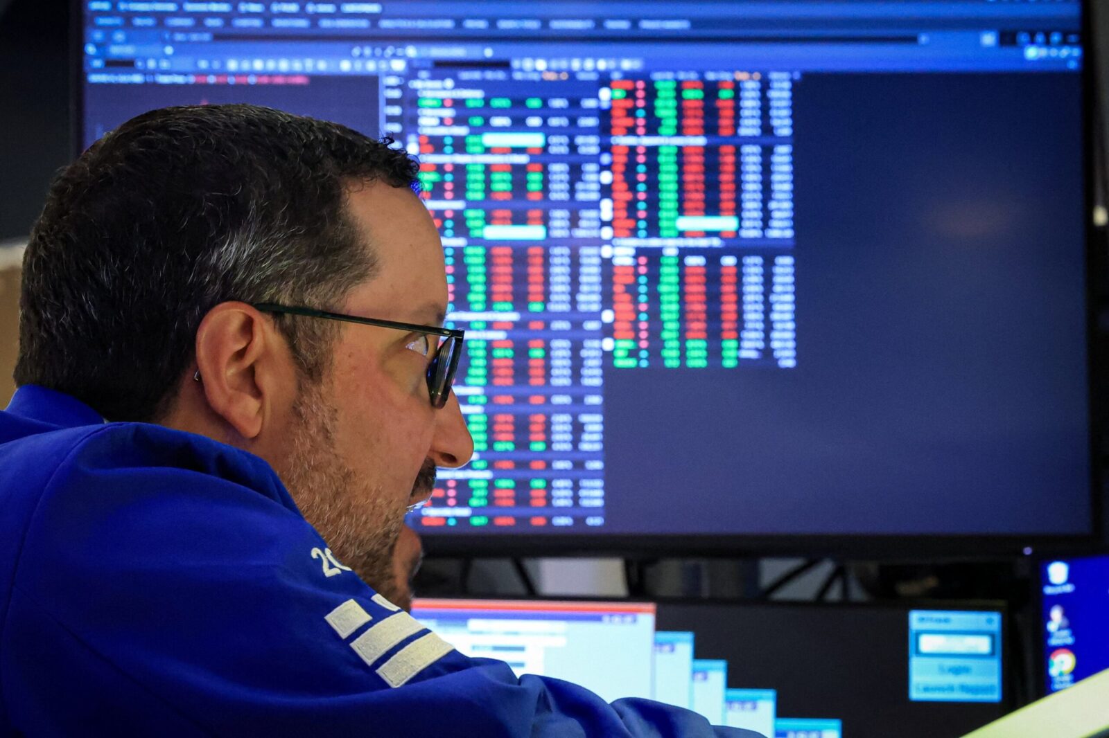 Bonos al alza y riesgo país a la baja: el Merval reviró a pérdida