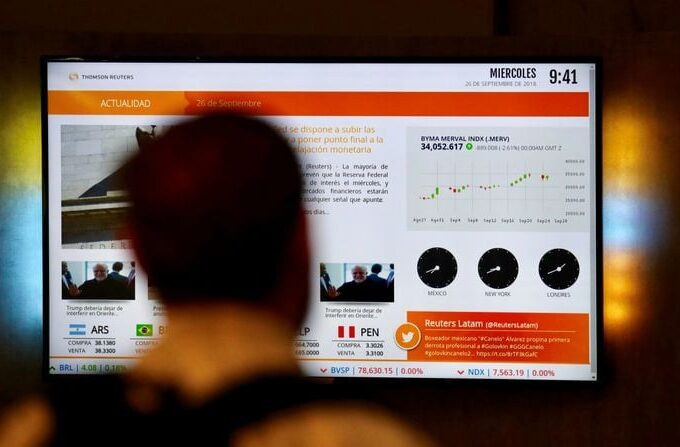 Efecto Brasil: caen acciones argentinas hasta 11% y suben dólar y riesgo país